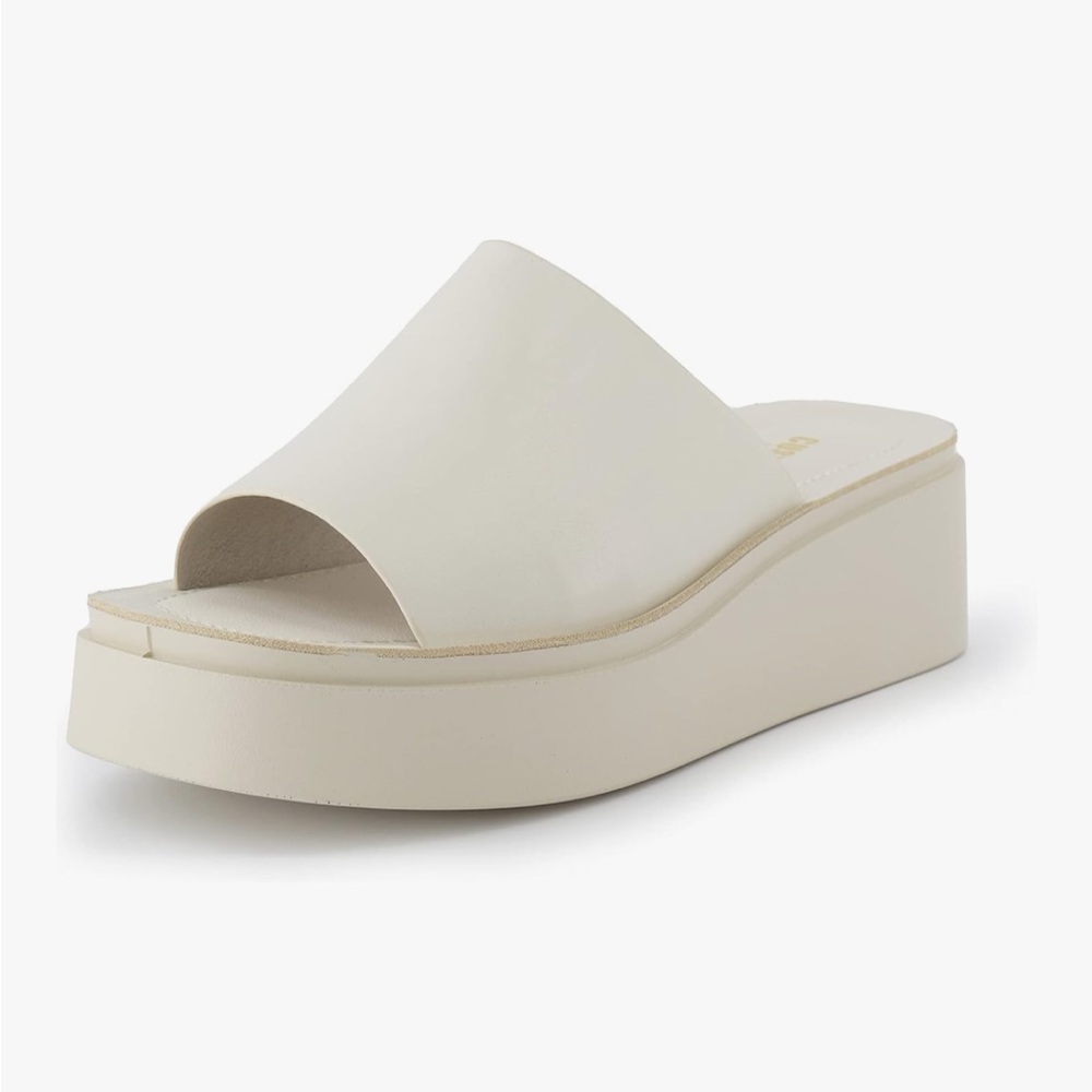 CUSHIONAIRE Platform Sandal